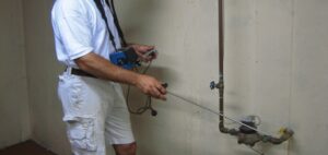 فحص تسرب الماء