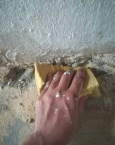 فحص تسرب الماء